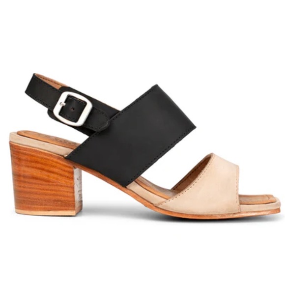 Adelante Shoes | Wide Black And Tan Sandals Size 7.5 - Picture 1 of 8